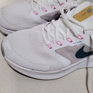 Nike Women's White and Pink Athletic Shoes